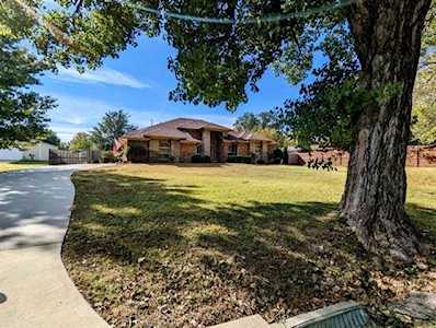 2206 W Coffin Street Denison, TX 75020