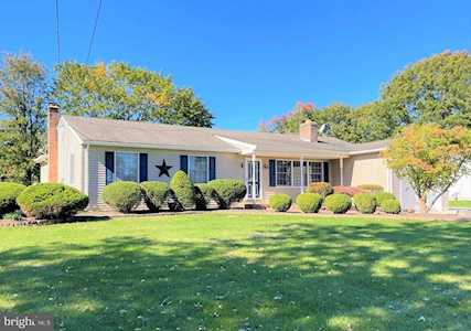 8 Hunter Dr Newfield, NJ 08344