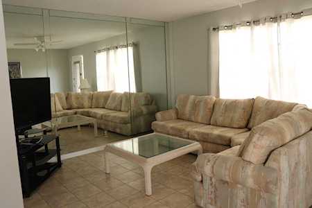 801 Flanders Q #Q Delray Beach, FL 33484