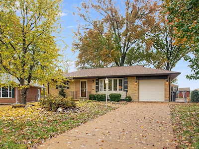 8422 Hampstead Dr St Louis, MO 63123