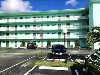 4401 NW 41st St #303 Lauderdale Lakes, FL 33319