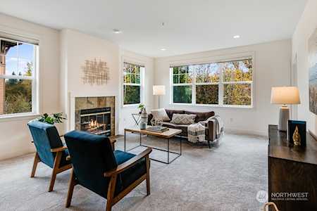 1000 Cabin Creek Ln SW #D201 Issaquah, WA 98027