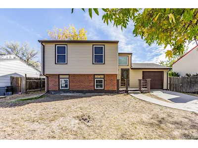 220 Mckinley Dr Bennett, CO 80102