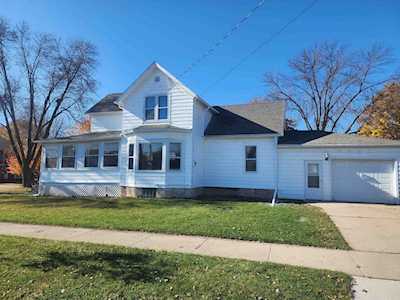 748 1st St Menasha, WI 54952