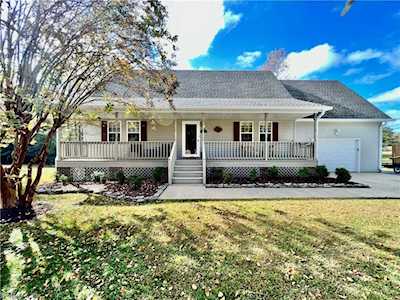 24068 Regenia Ct Windsor, VA 23487