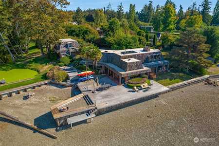 9133 SW Quartermaster Dr Vashon, WA 98070
