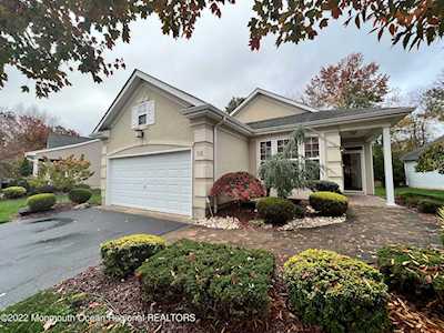 56 Whirlaway Rd Manalapan, NJ 07726