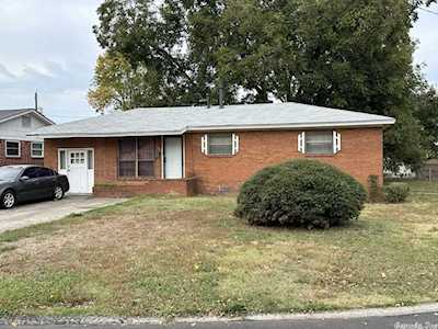 5225 S Woodland Dr North Little Rock, AR 72117
