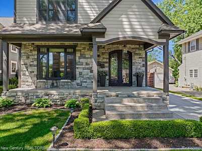 926 Roselawn Rochester, MI 48307