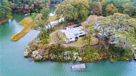 656 Piney Point Rd Virginia Beach, VA 23452