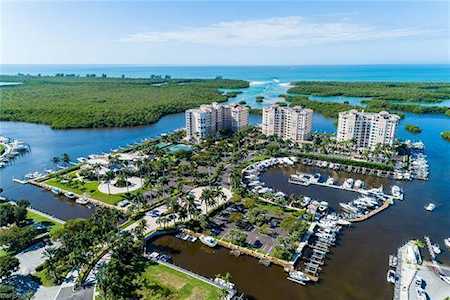 425 Dockside Dr #303 Naples, FL 34110