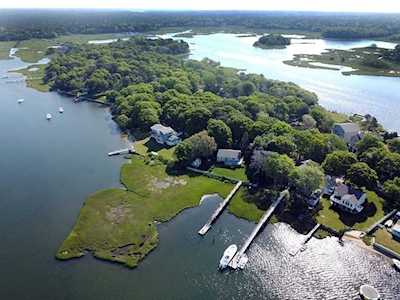 99 Monomoscoy Road W Mashpee, MA 02649