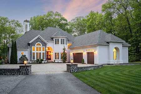 465 White Pond Rd Lancaster, MA 01523