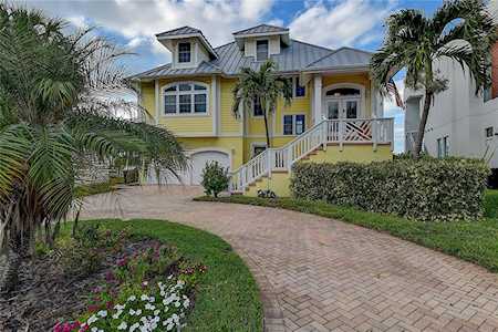 14081 N Bayshore Dr Madeira Beach, FL 33708