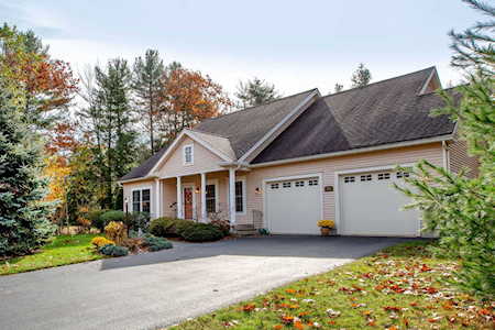 24 Deerfield Dr Brunswick, ME 04011