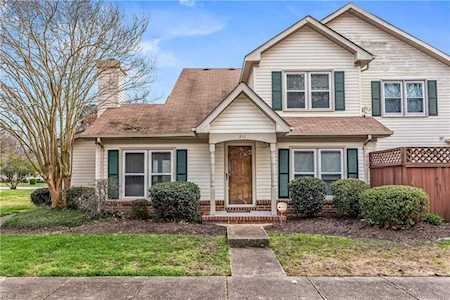 211 Ridge Wood Dr Hampton, VA 23666