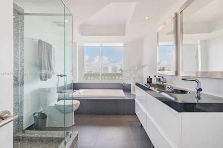 1000 W Island Blvd #2205 Aventura, FL 33160