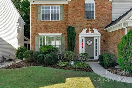 9819 Hazelview Dr Charlotte, NC 28277