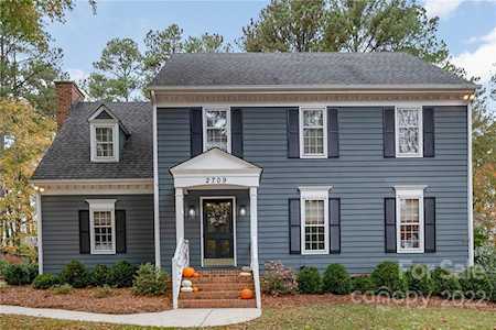 2709 Oxborough Dr Matthews, NC 28105