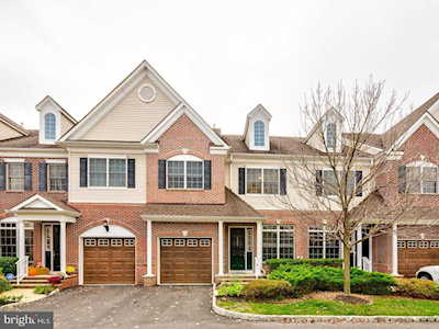 1006 Pacer Ct Cherry Hill, NJ 08002