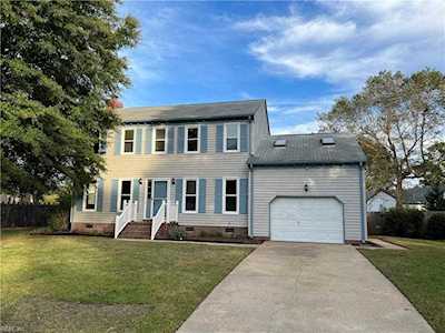 1004 Lyndhurst Place Virginia Beach, VA 23464