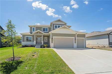 1513 SW Georgetown Dr Lee's Summit, MO 64082