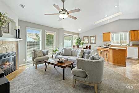 2518 Meadowglen Pl Meridian, ID 83646
