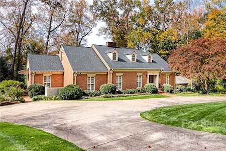 2106 Pinewood Circle Charlotte, NC 28211