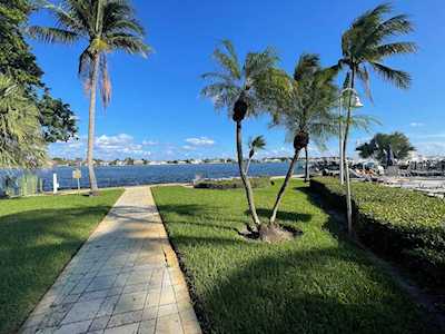 145 Yacht Club Way #306 Hypoluxo, FL 33462