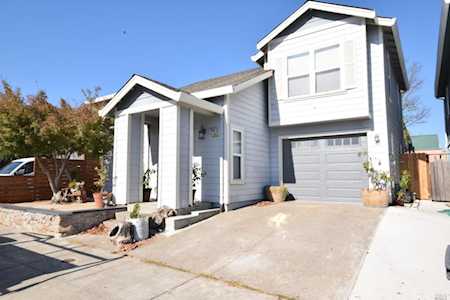 2808 Bay Village Avenue Santa Rosa, CA 95403