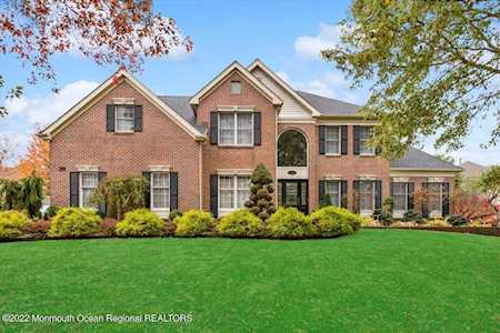 191 Round Hill Dr Freehold, NJ 07728
