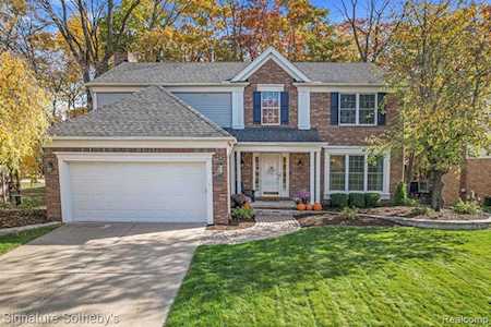 1355 Thames Rochester Hills, MI 48307