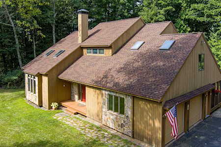 31 Skim Milk Ln Brentwood, NH 03833