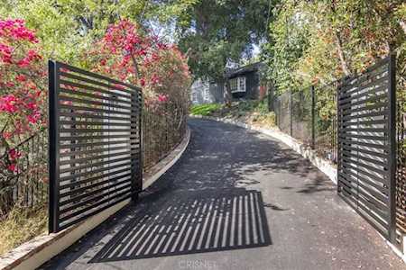 4267 Mooncrest Place Encino, CA 91436