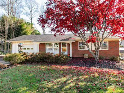 37 Southwicke Dr Arden, NC 28704