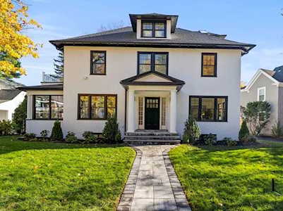 8 Hampden St Wellesley, MA 02482