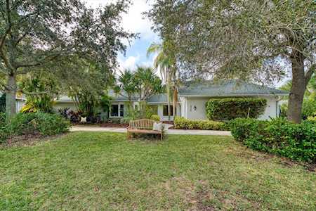2339 Kings Point Dr Largo, FL 33774