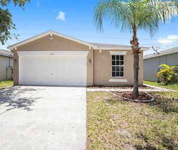 7974 Carriage Pointe Dr Gibsonton, FL 33534