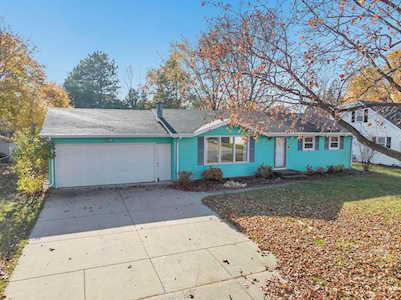 1121 April Ln Green Bay, WI 54304