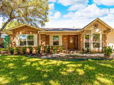 2040 Northglen Drive Hurst, TX 76054