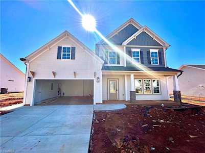 5228 Quail Forest Drive Clemmons, NC 27012