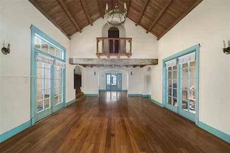 5208 Alton Rd Miami Beach, FL 33140