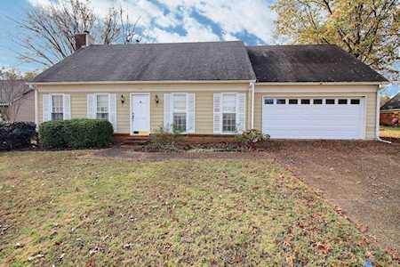 281 E Lawnwood Dr Collierville, TN 38017