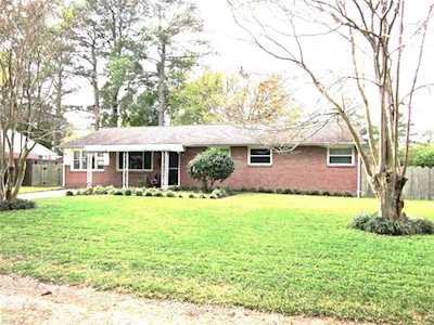 111 Ridgewood Rd Chesapeake, VA 23325