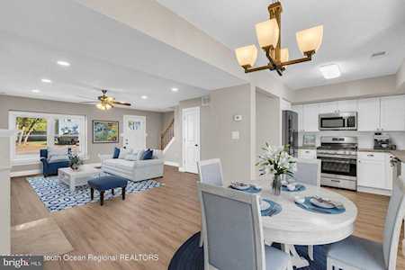 39 Colonial Ct Jackson, NJ 08527