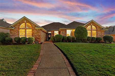 2704 Steeplechase Court Hurst, TX 76054