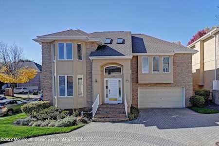 104 Carmel Ct Holmdel, NJ 07733