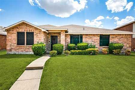 2833 Yellow Rose Lane Lancaster, TX 75134