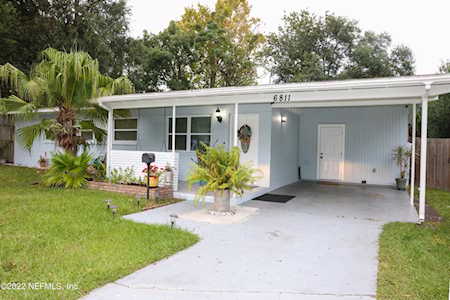 6811 Buttontree LN Jacksonville, FL 32277