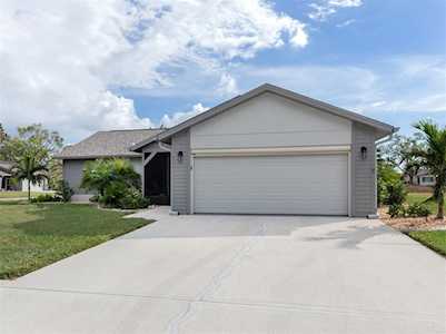 311 Indian River Ln Englewood, FL 34223